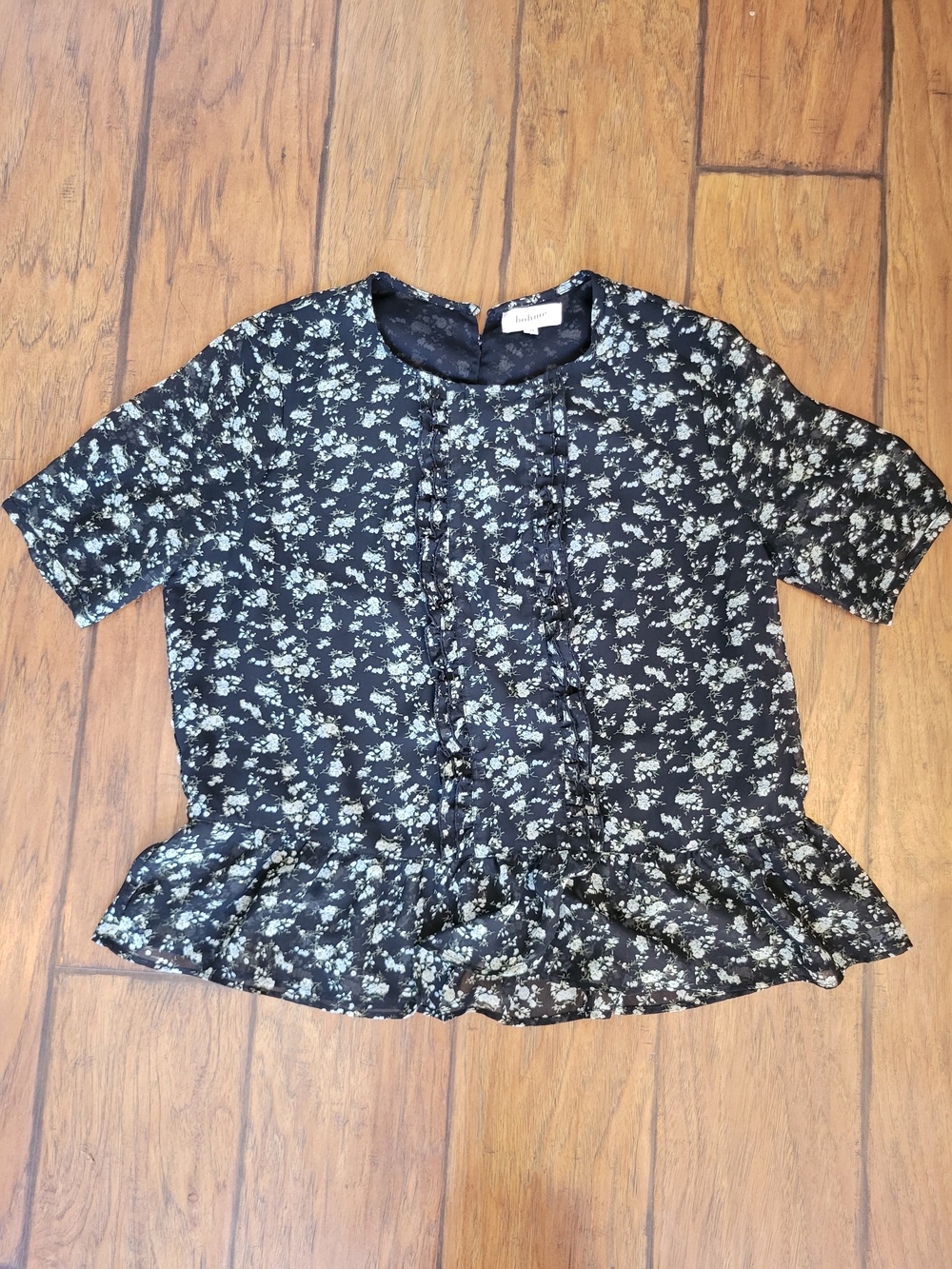 Bohme Black Floral Ruffle-Hem Short Sleeve Blouse